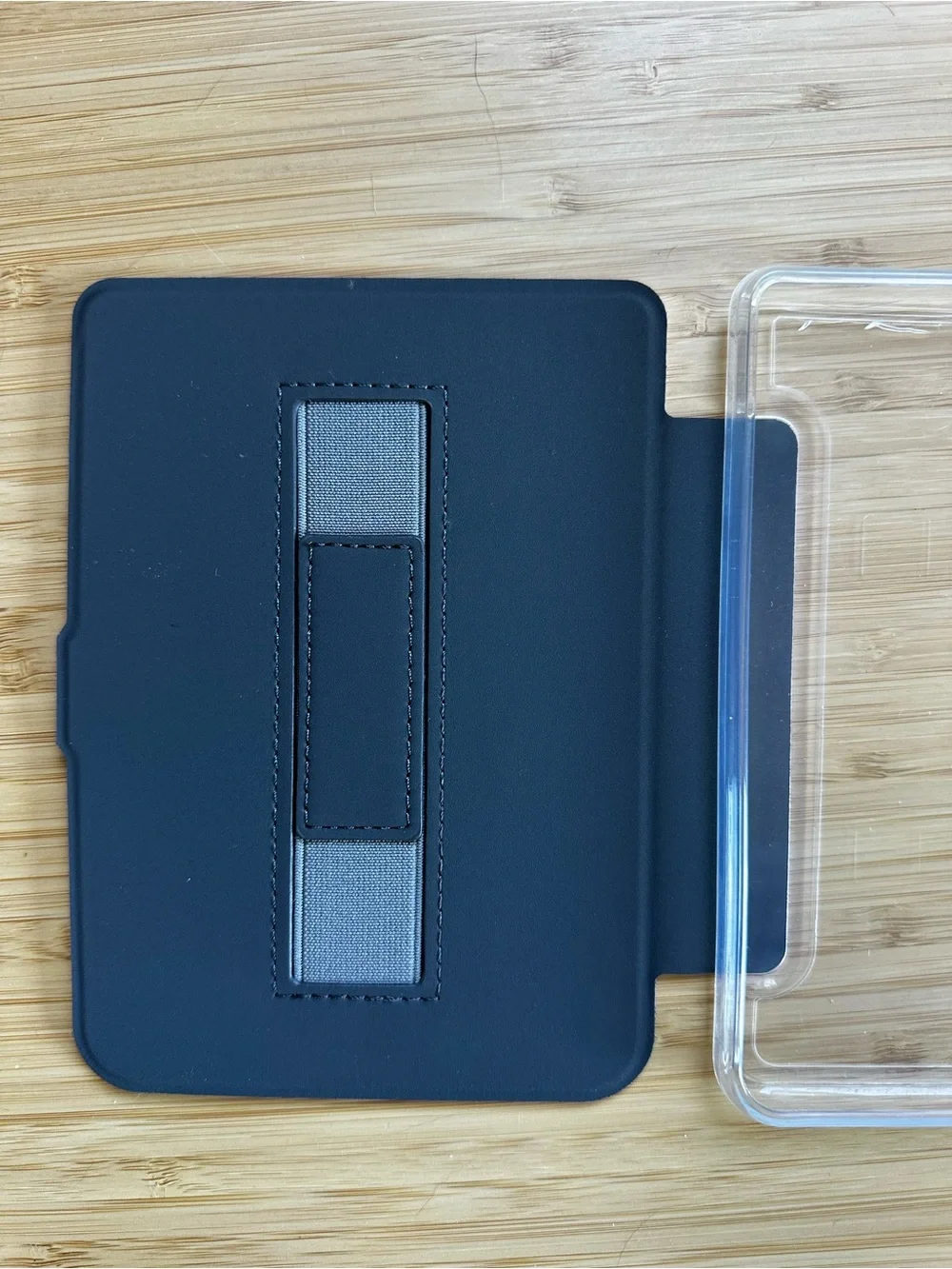 Kobo Clara (2024) sleep case clear back with hand strap